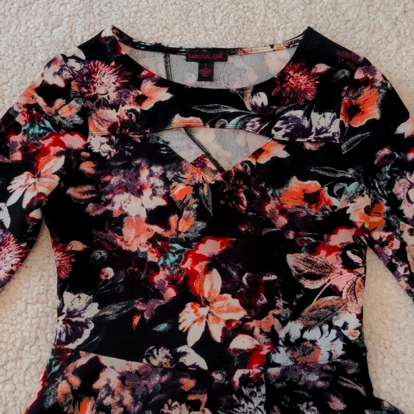 Material Girl size Small peplum top - Picture 2 of 6